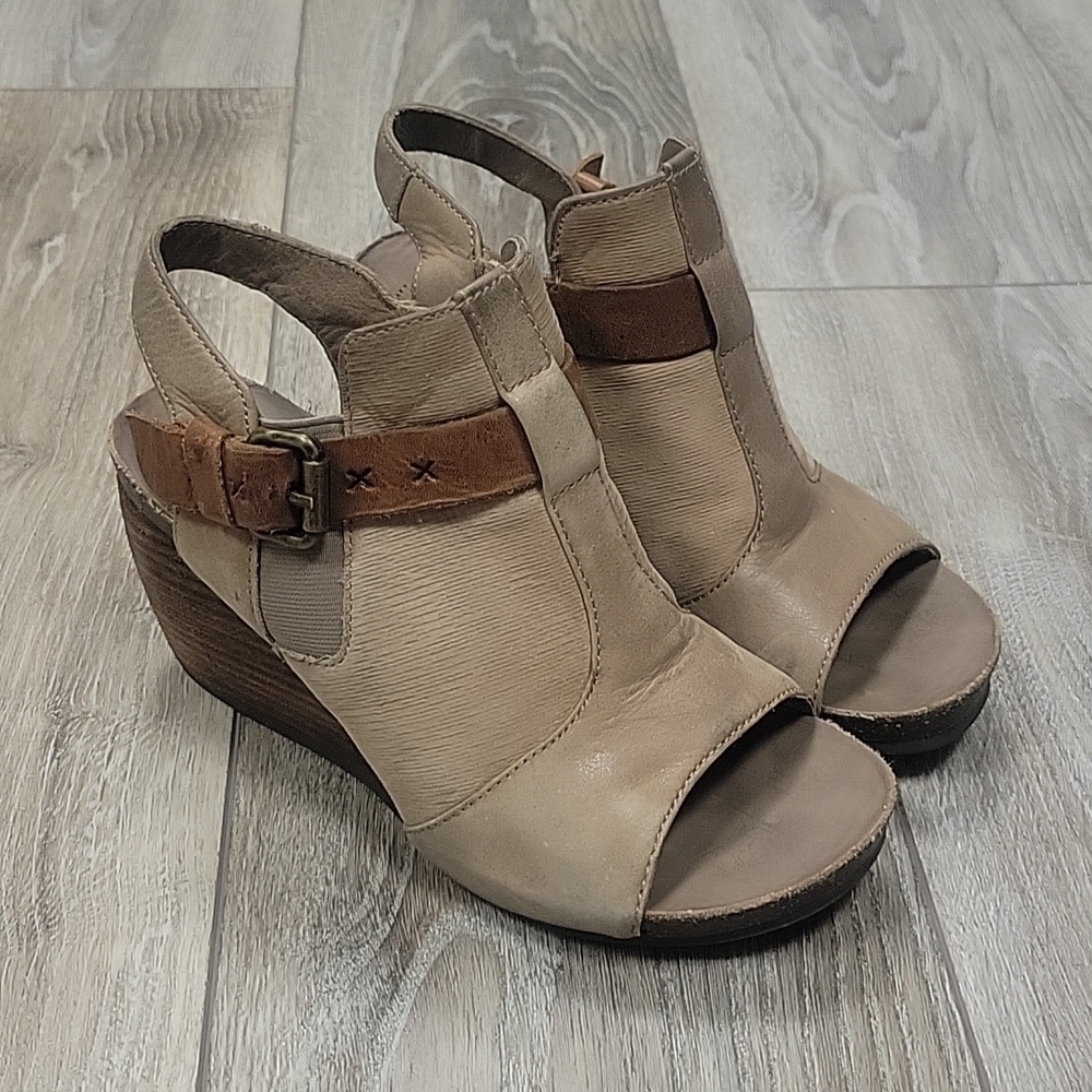 OTBT Archadian Wedge Sandals Tan and Brown Size 6 1/2